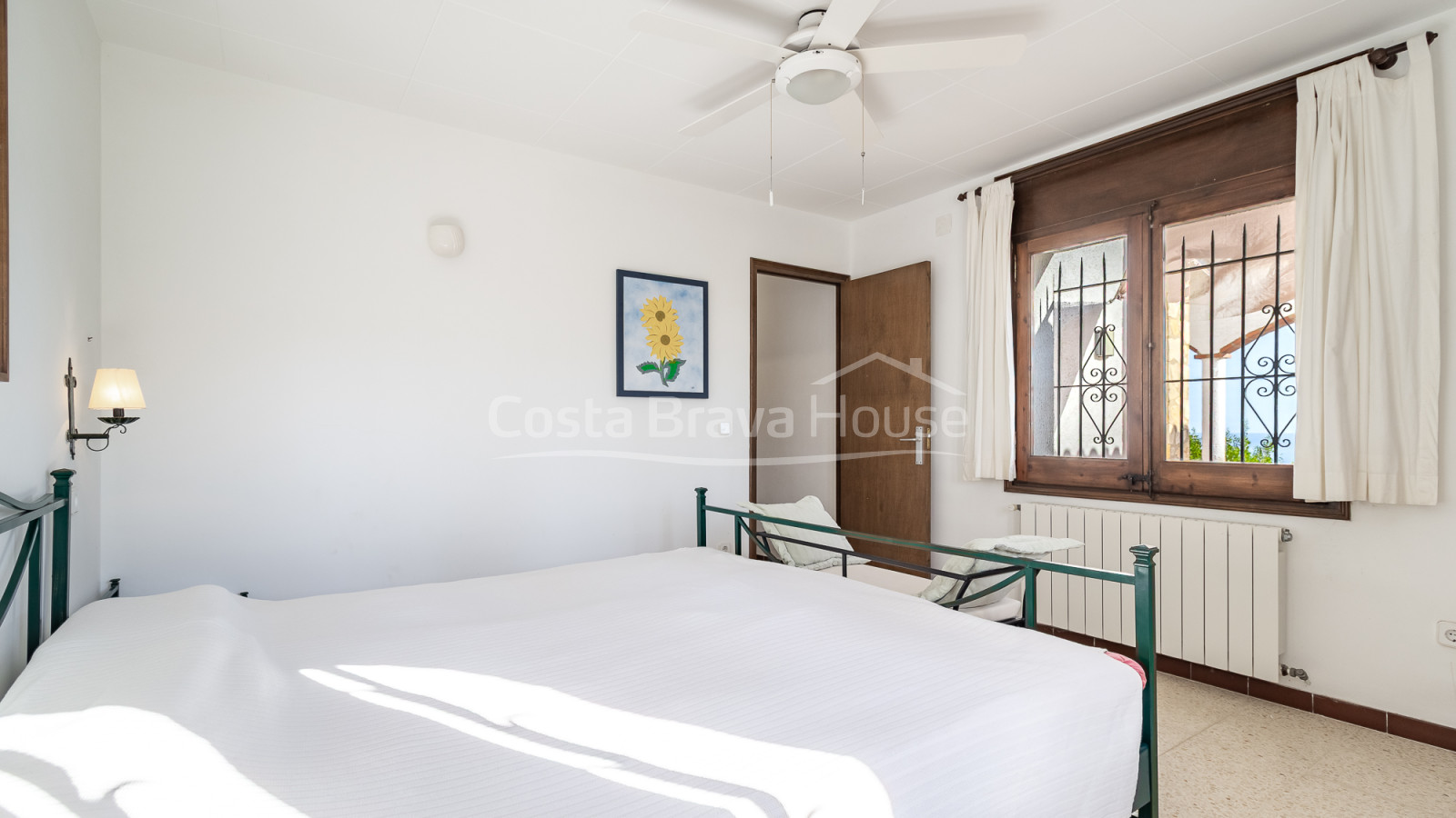 Casa en venta en Begur con vistas al mar y terraza mediterránea