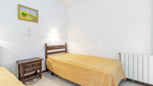 Casa en venta en Begur con vistas al mar y terraza mediterránea