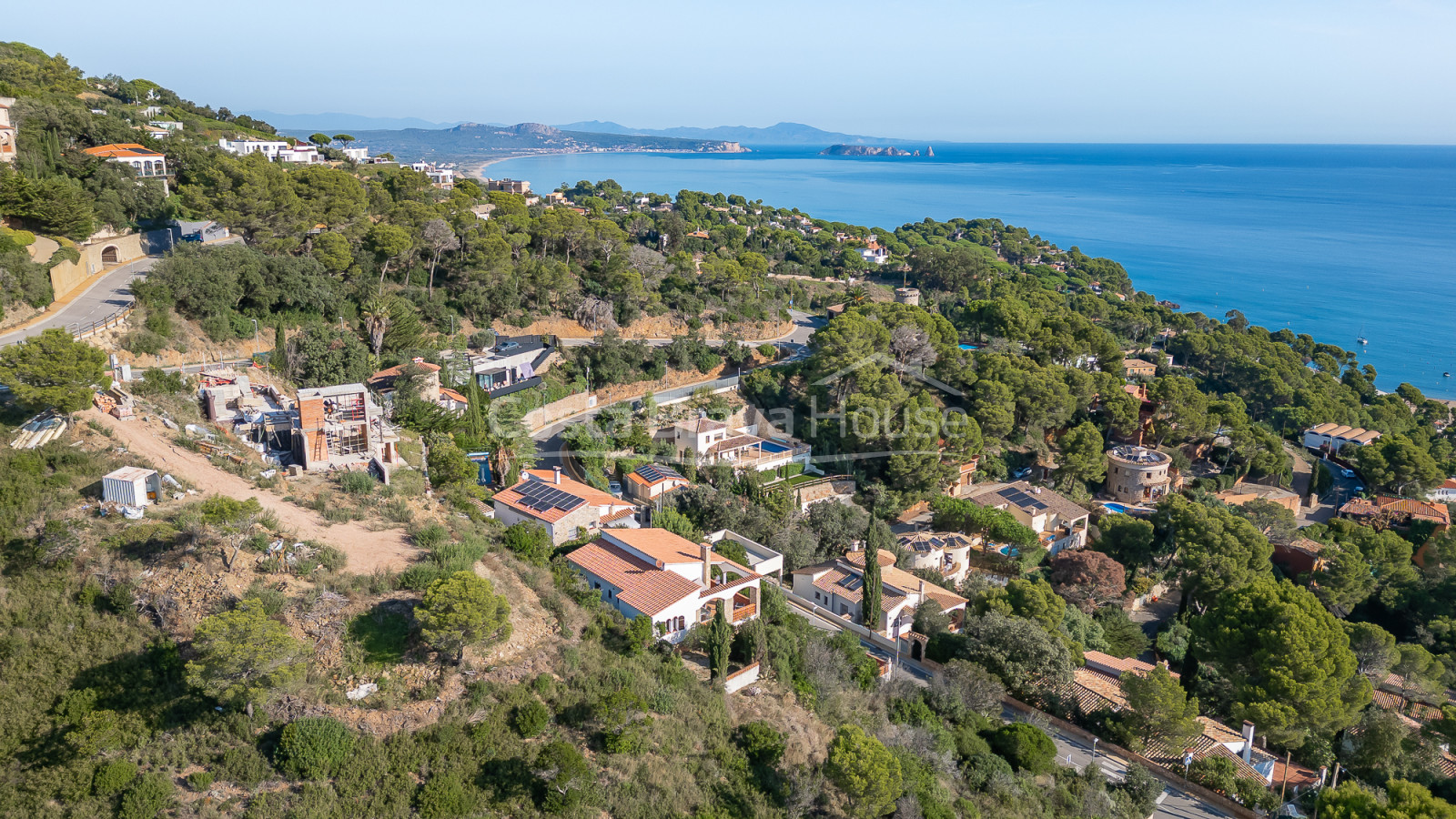 Casa en venta en Begur con vistas al mar y terraza mediterránea