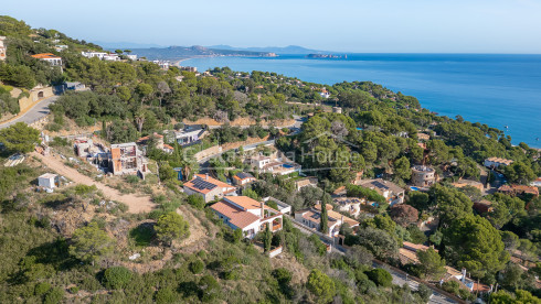 Casa en venta en Begur con vistas al mar y terraza mediterránea