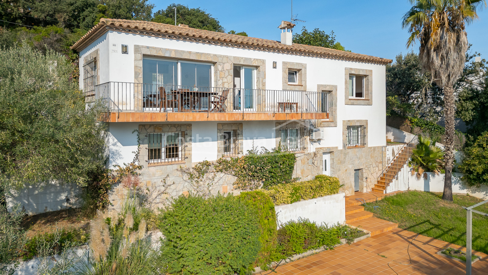 Casa amb piscina i vistes obertes en venda a Begur prop de Sa Riera