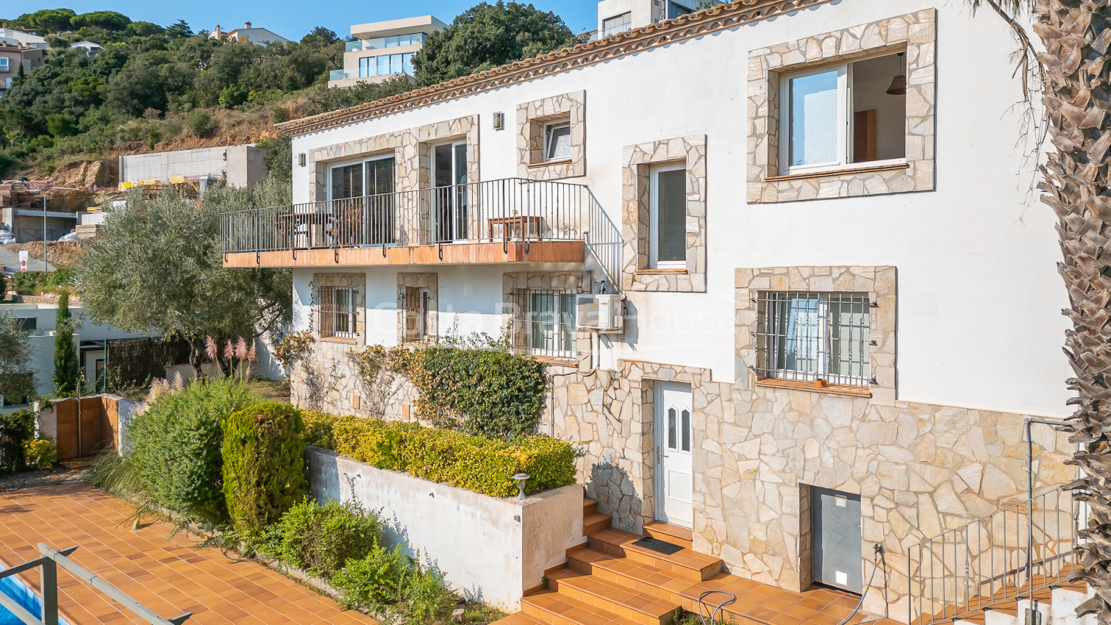Casa amb piscina i vistes obertes en venda a Begur prop de Sa Riera