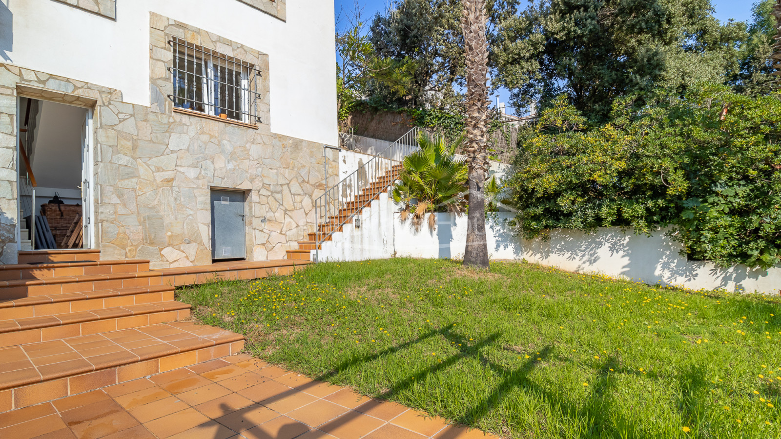 Casa amb piscina i vistes obertes en venda a Begur prop de Sa Riera