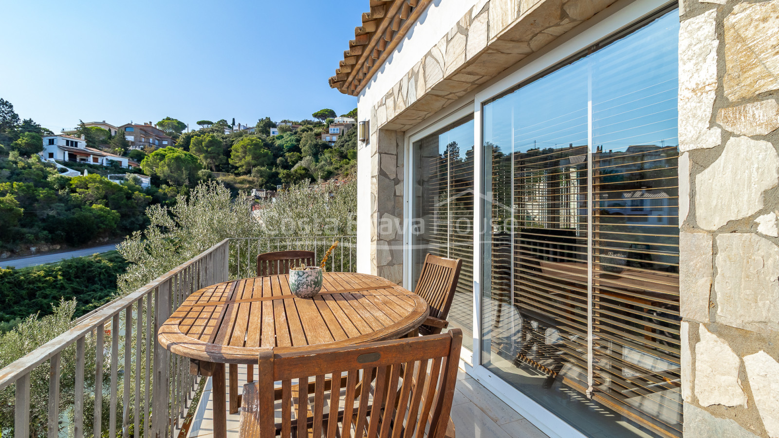 Casa amb piscina i vistes obertes en venda a Begur prop de Sa Riera