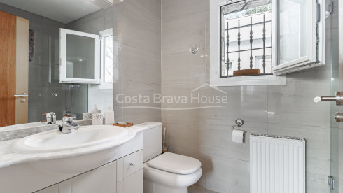 Casa amb piscina i vistes obertes en venda a Begur prop de Sa Riera