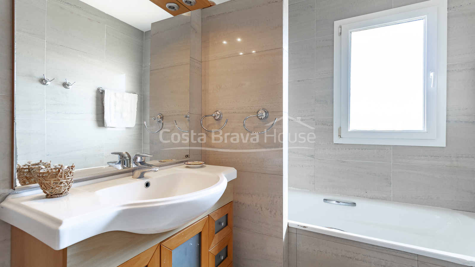 Casa con piscina y vistas abiertas en venta en Begur cerca de Sa Riera