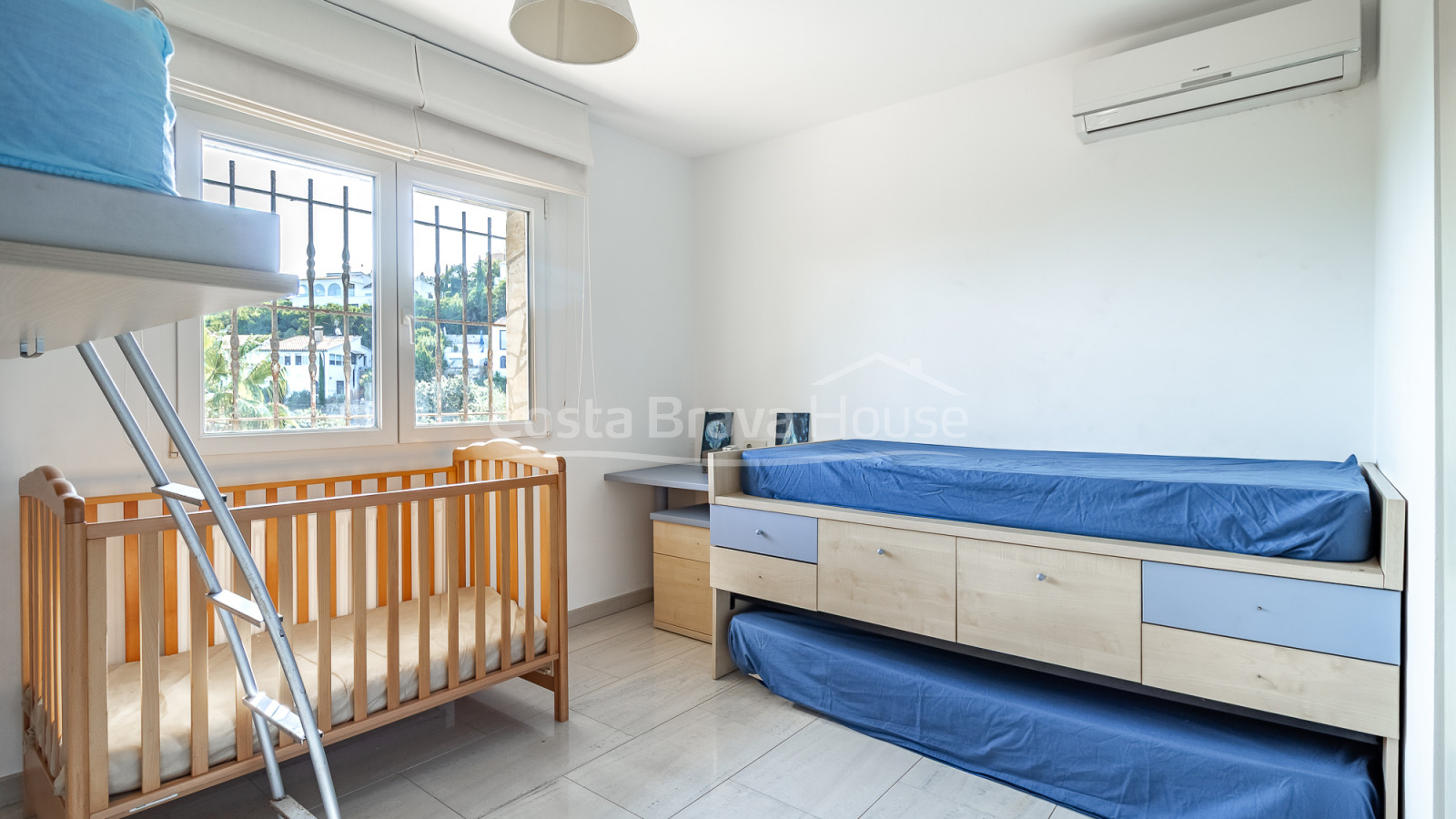 Casa amb piscina i vistes obertes en venda a Begur prop de Sa Riera