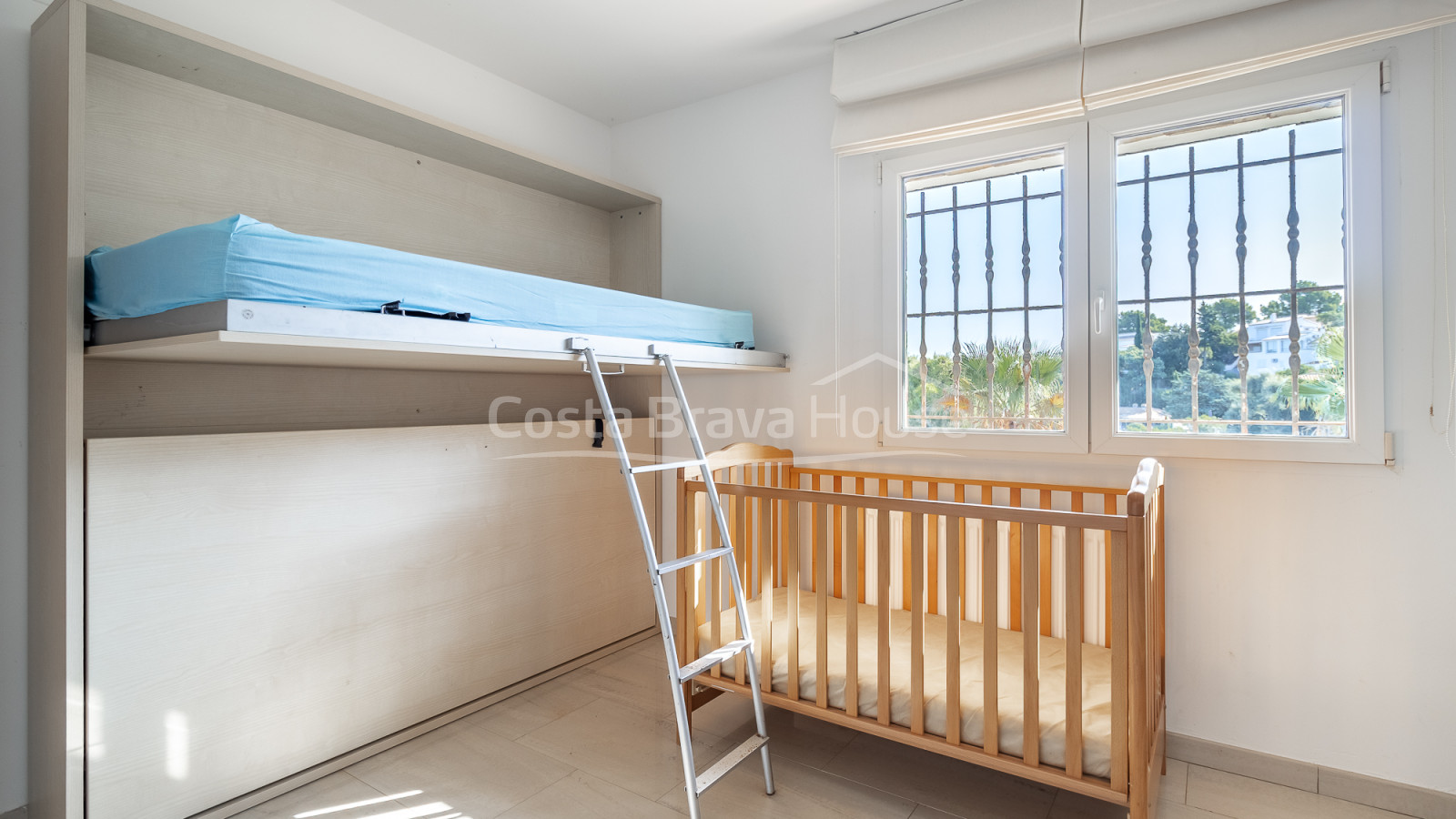 Casa con piscina y vistas abiertas en venta en Begur cerca de Sa Riera