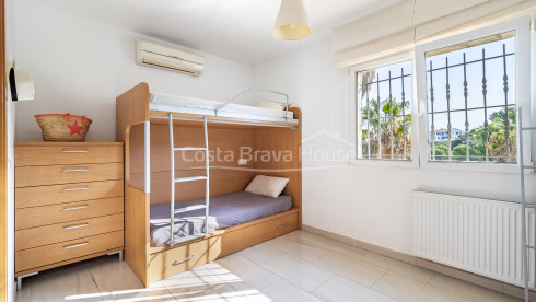 Casa con piscina y vistas abiertas en venta en Begur cerca de Sa Riera