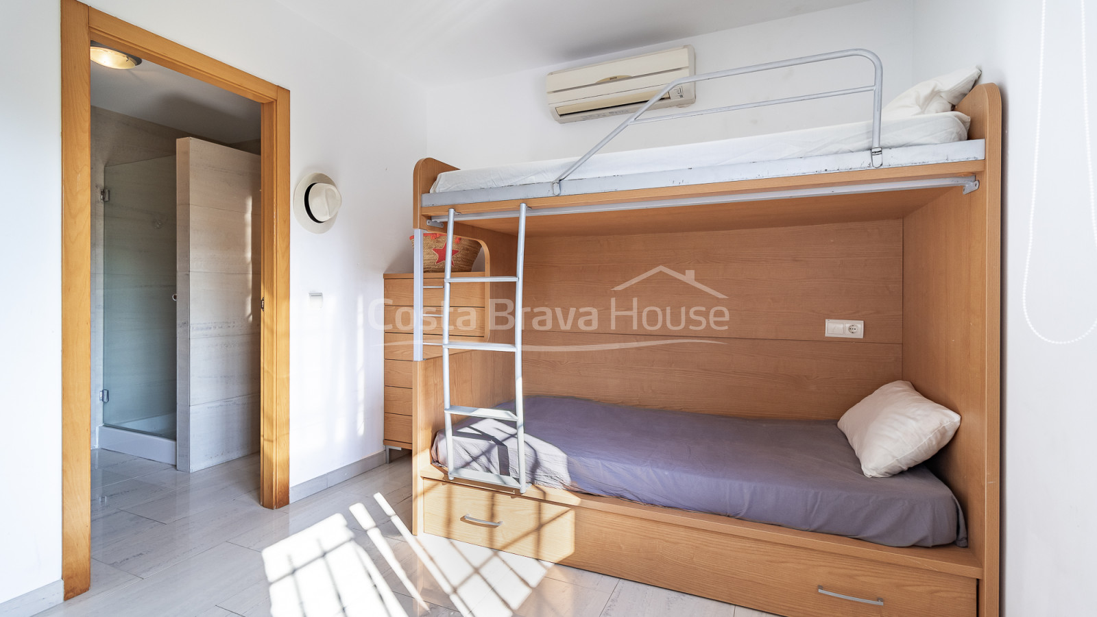 Casa con piscina y vistas abiertas en venta en Begur cerca de Sa Riera