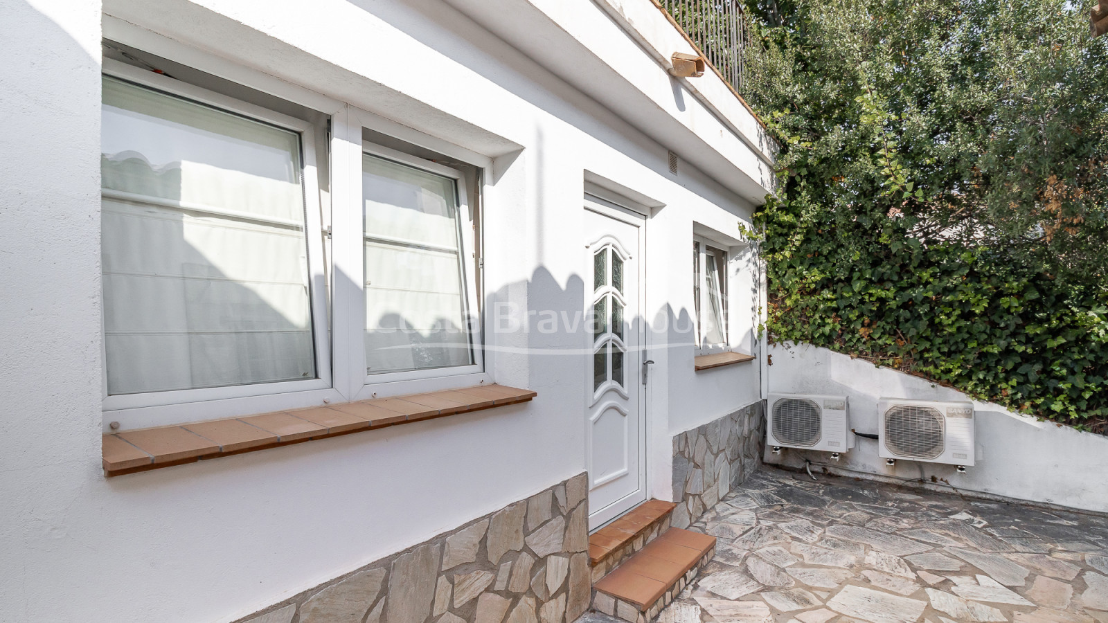 Casa amb piscina i vistes obertes en venda a Begur prop de Sa Riera