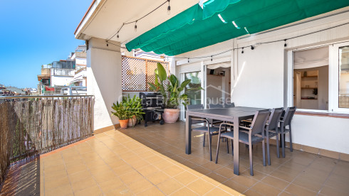 Ático en venta amueblado con terraza y vistas en Sant Cugat