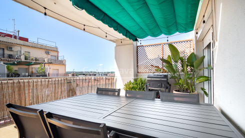 Furnished penthouse for sale with terrace and views in Sant Cugat