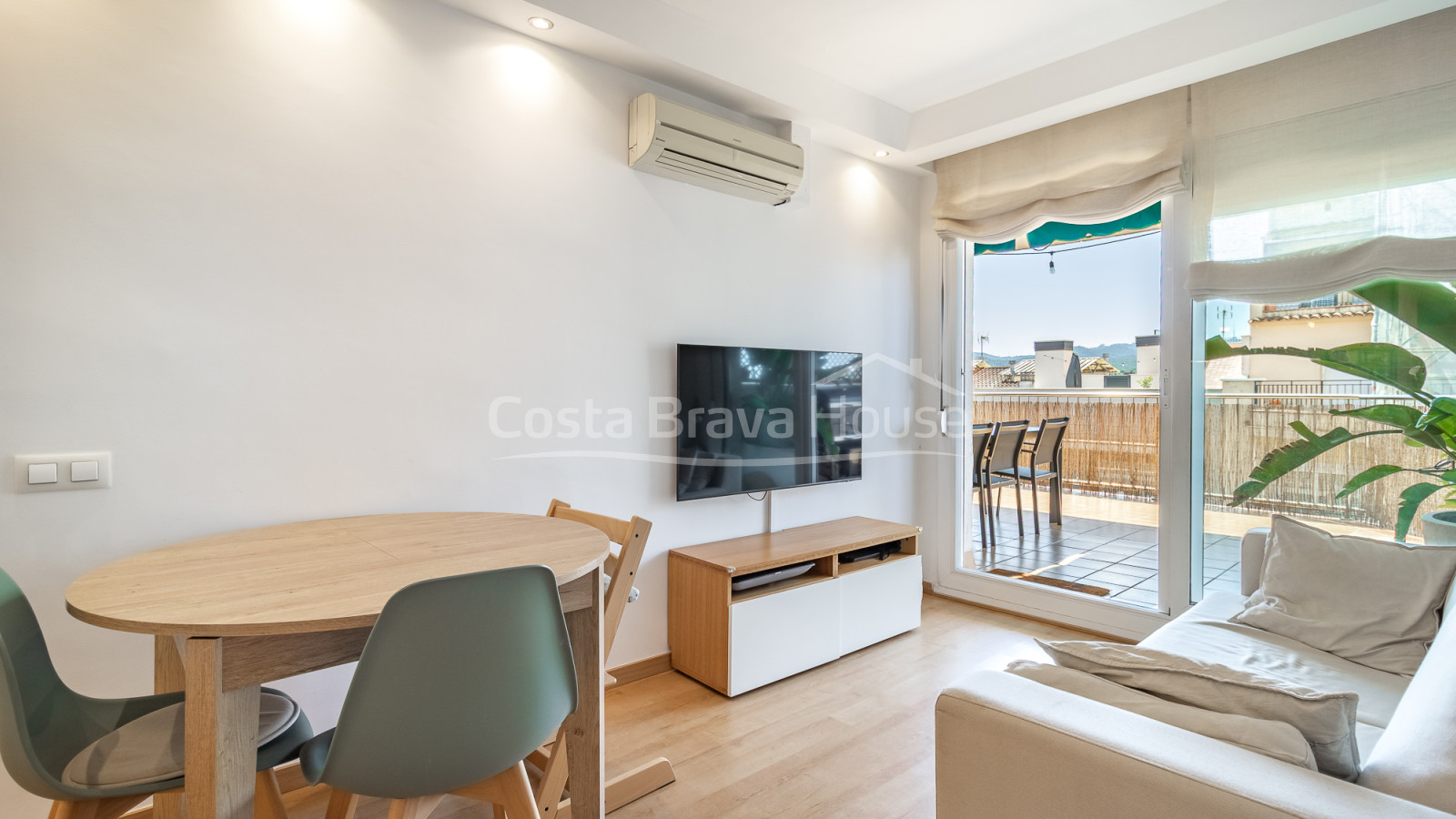 Ático en venta amueblado con terraza y vistas en Sant Cugat