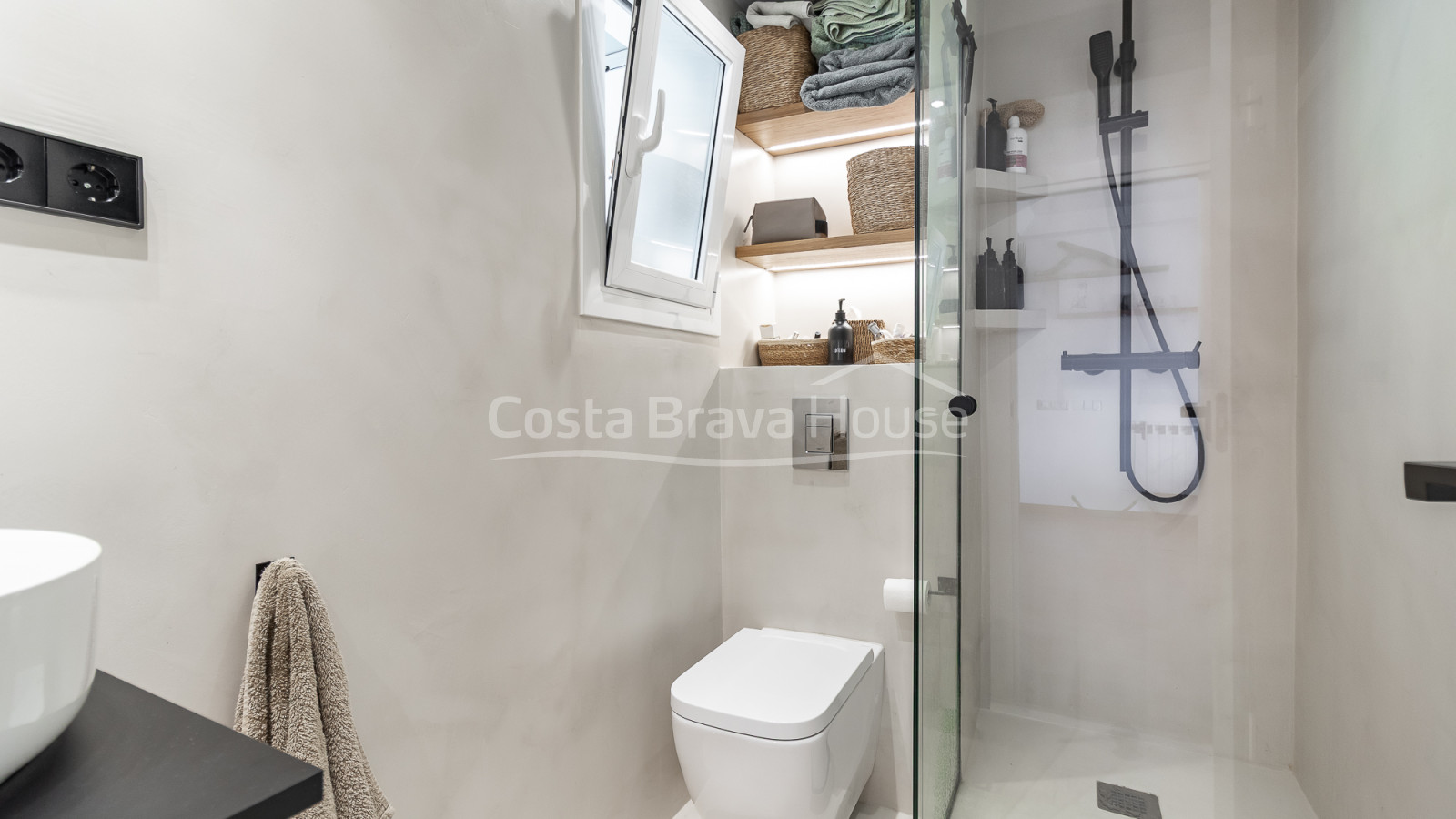 Furnished penthouse for sale with terrace and views in Sant Cugat