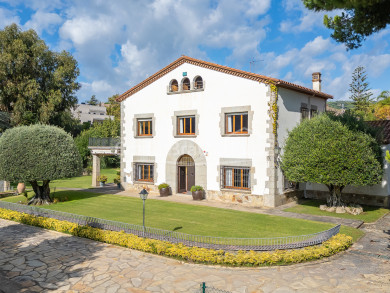Casa senyorial mediterrània amb encant tradicional en venda a Sant Andreu de Llavaneres