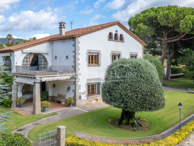 Stately Mediterranean home with traditional charm for sale in Sant Andreu de Llavaneres