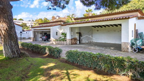 Stately Mediterranean home for sale in Sant Andreu de Llavaneres