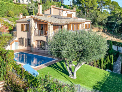 Villa exclusive avec vue sur la mer et piscine à vendre à 600 m de la plage de Llafranc