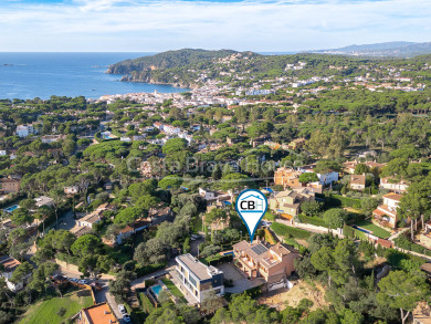 Vila exclusiva amb vistes al mar i piscina en venda a 600 m de la platja de Llafranc