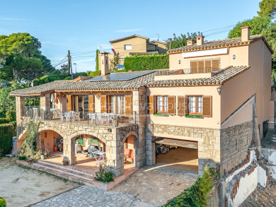 Exclusieve villa met zeezicht en zwembad te koop op 600 m van het strand van Llafranc