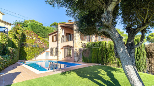 Villa in Llafranc with sea views and private pool