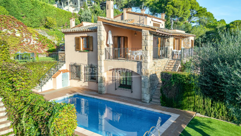 Villa in Llafranc with sea views and private pool