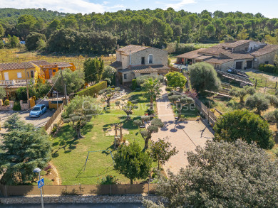Mas catalane rénovée avec jardin et appartement indépendant à vendre à Esclanyà, Begur