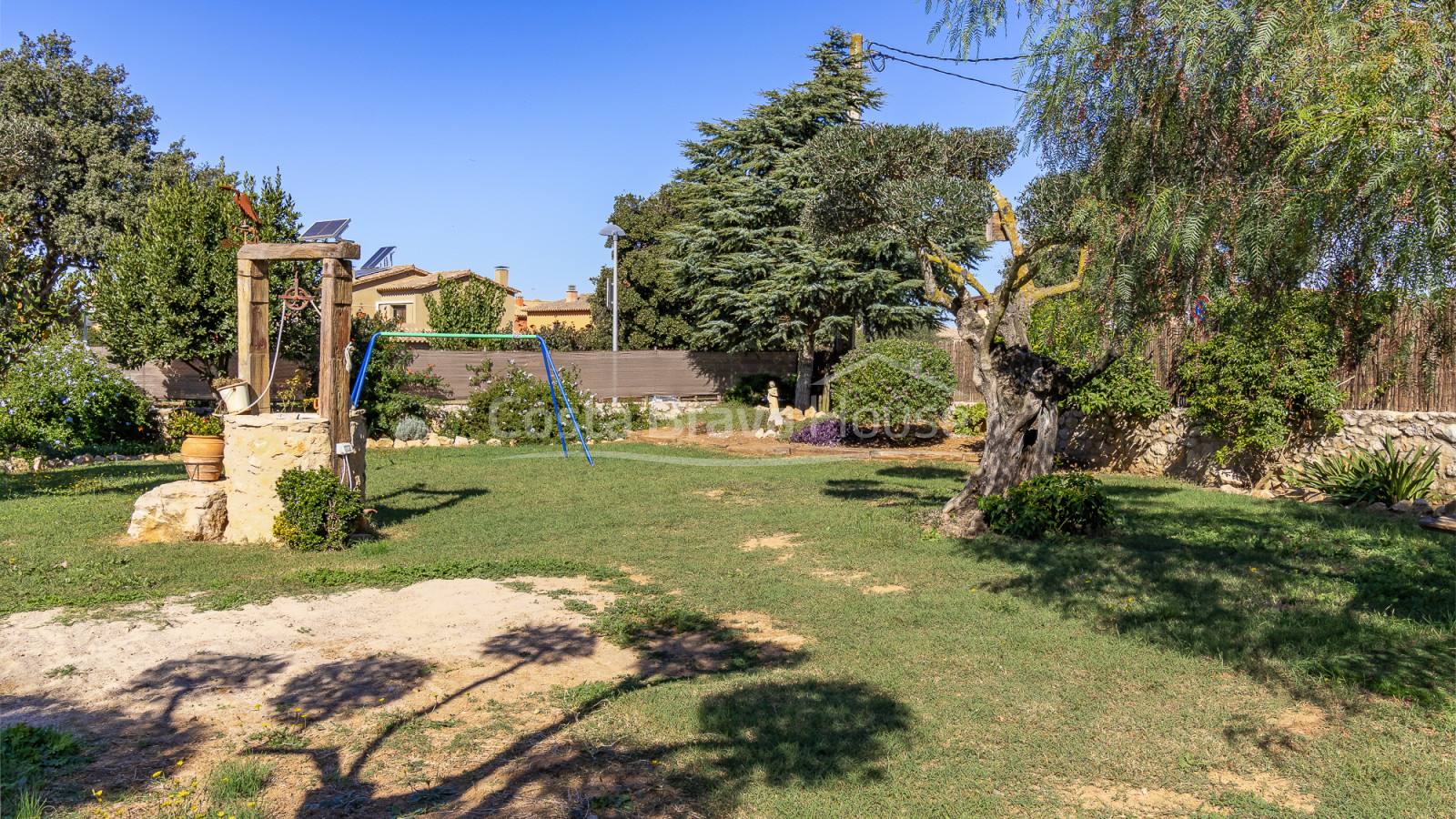 Catalan country house for sale in Esclanyà Begur with garden and apartment