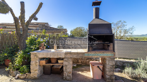 masia en venda a Esclanyà Begur amb jardí i apartament