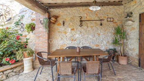 masia en venda a Esclanyà Begur amb jardí i apartament