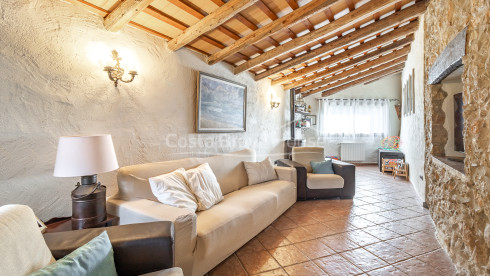 masia en venda a Esclanyà Begur amb jardí i apartament