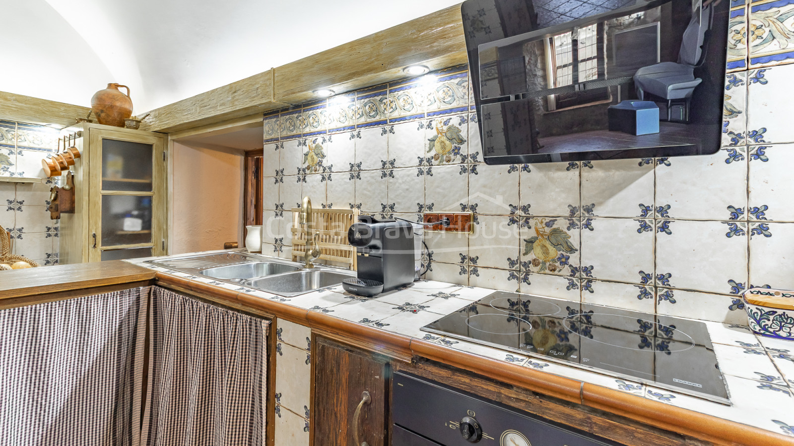 Catalan country house for sale in Esclanyà Begur with garden and apartment