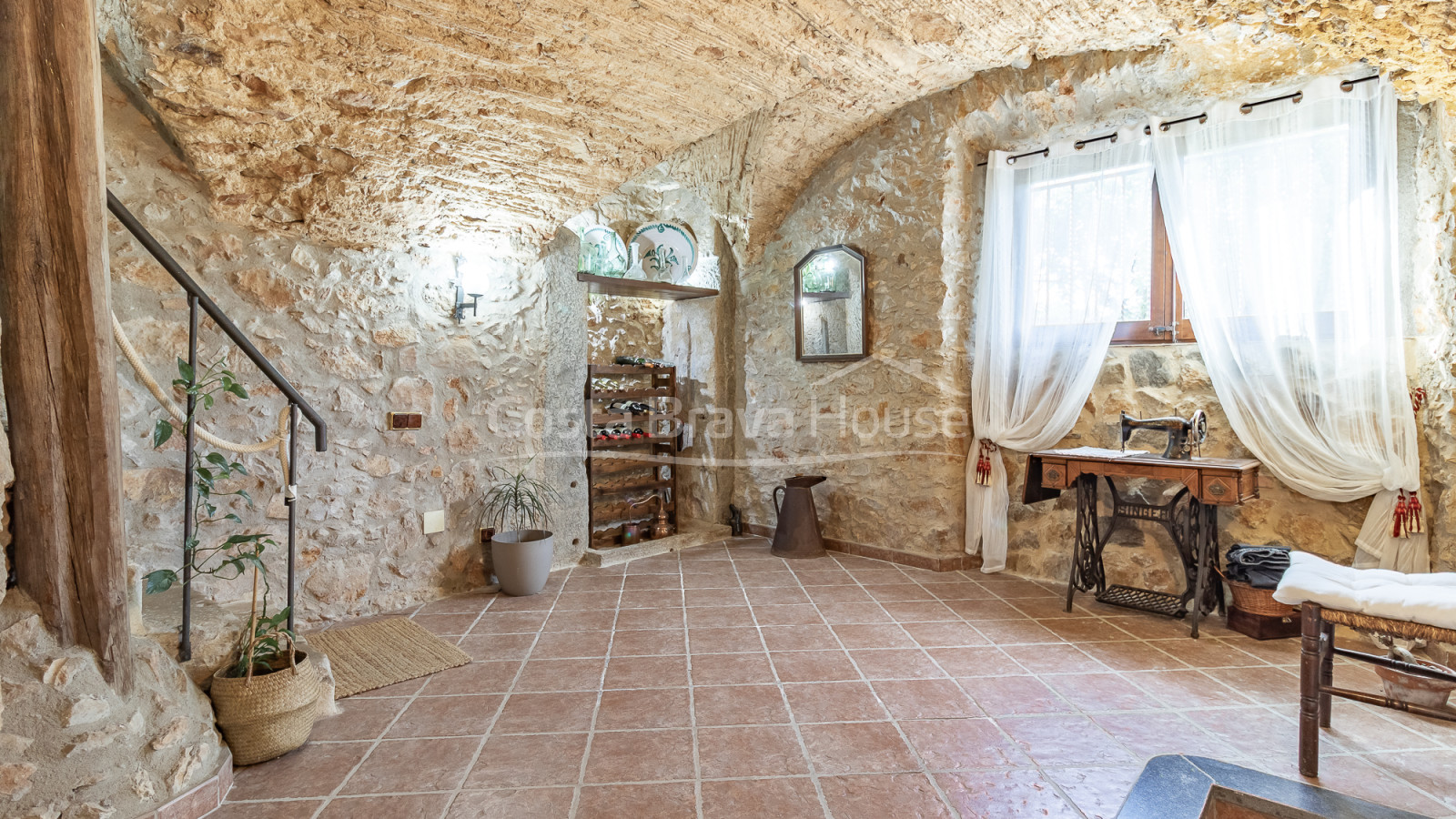 masia en venda a Esclanyà Begur amb jardí i apartament