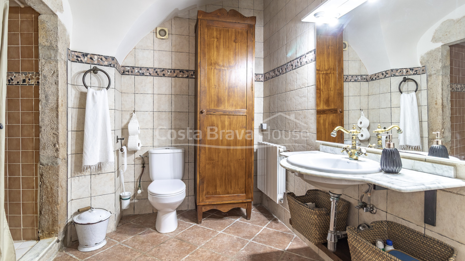 masía en venta en Esclanyà Begur con jardín y apartamento