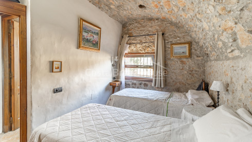 masia en venda a Esclanyà Begur amb jardí i apartament