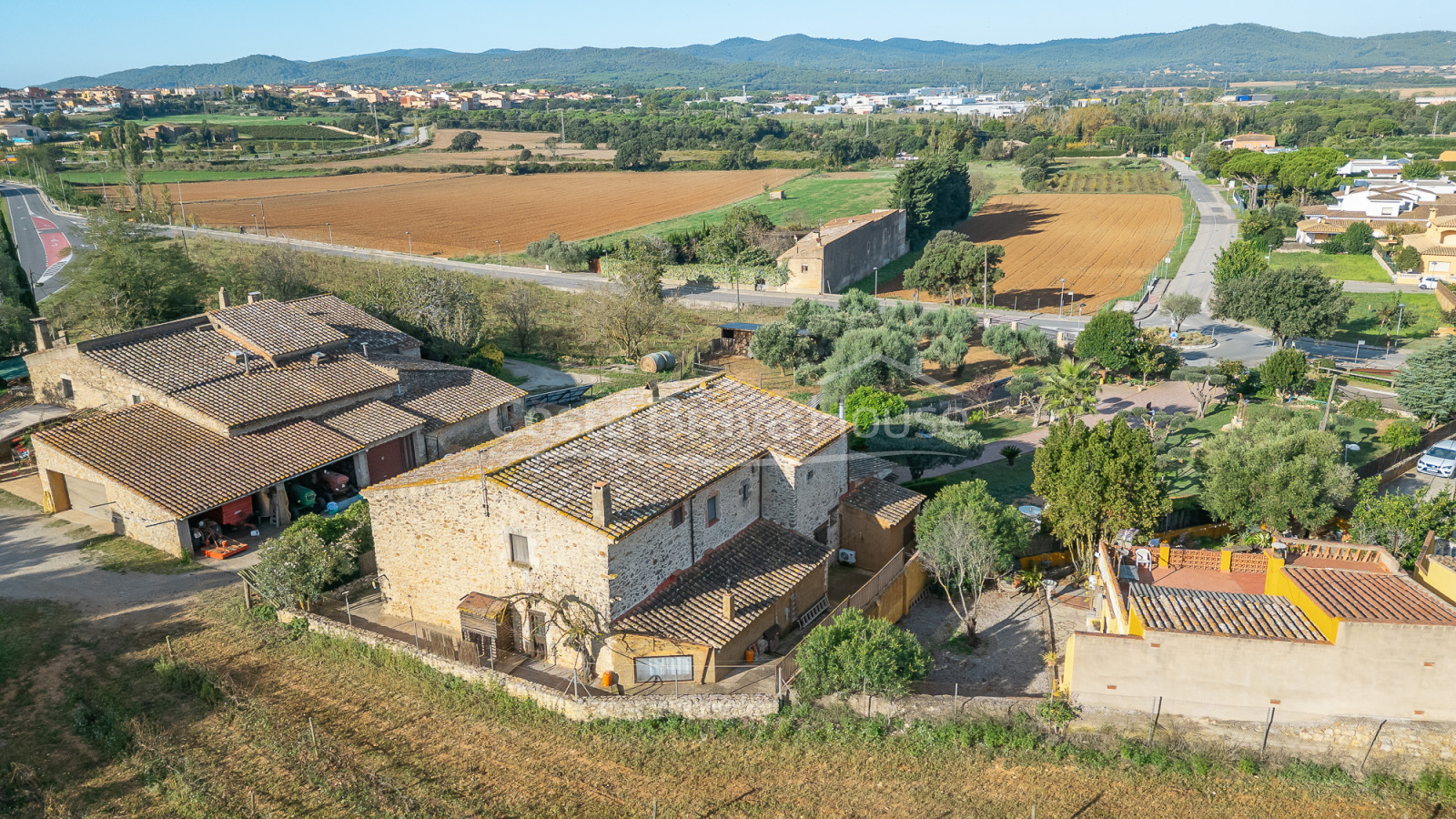 masia en venda a Esclanyà Begur amb jardí i apartament