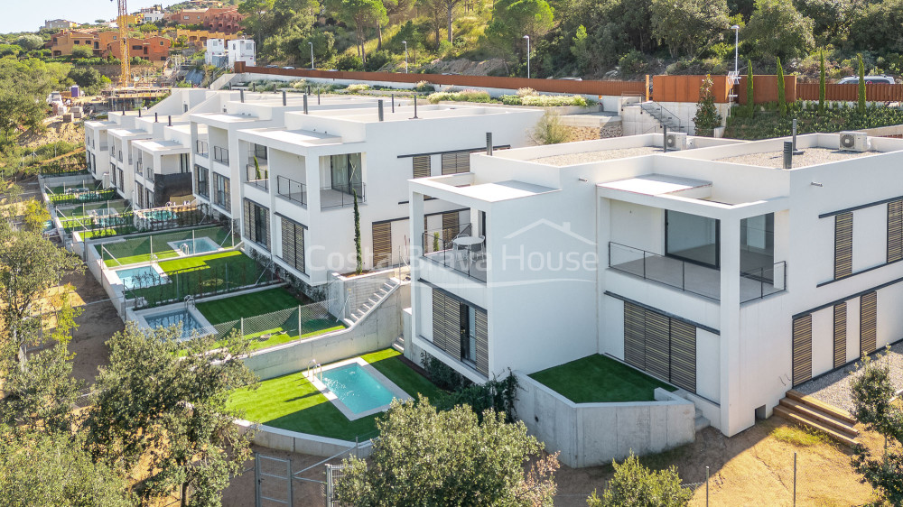 Casa de lujo de obra nueva con jardin y piscina en Begur