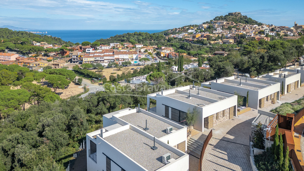 Casa de lujo de obra nueva con jardin y piscina en Begur
