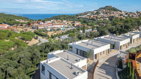 Casa de luxe d´obra nova amb jardí i piscina a Begur