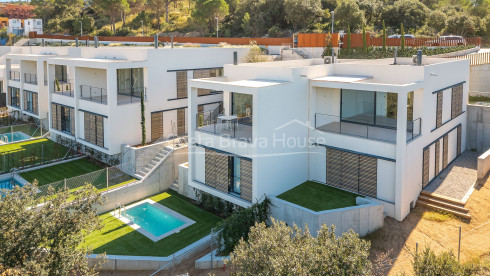 Luxe nieuwbouwhuis met tuin en zwembad in Begur