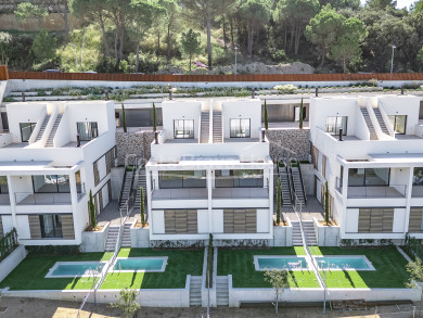 Casa de lujo de obra nueva en Begur, a un paseo del centro ciudad, con vista mar y jardín con piscina