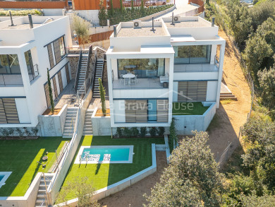 Casa de lujo de obra nueva en Begur, a un paseo del centro ciudad, con vista mar y jardín con piscina