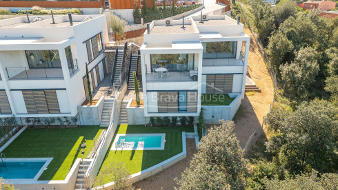 Casa de lujo de obra nueva con jardin y piscina en Begur