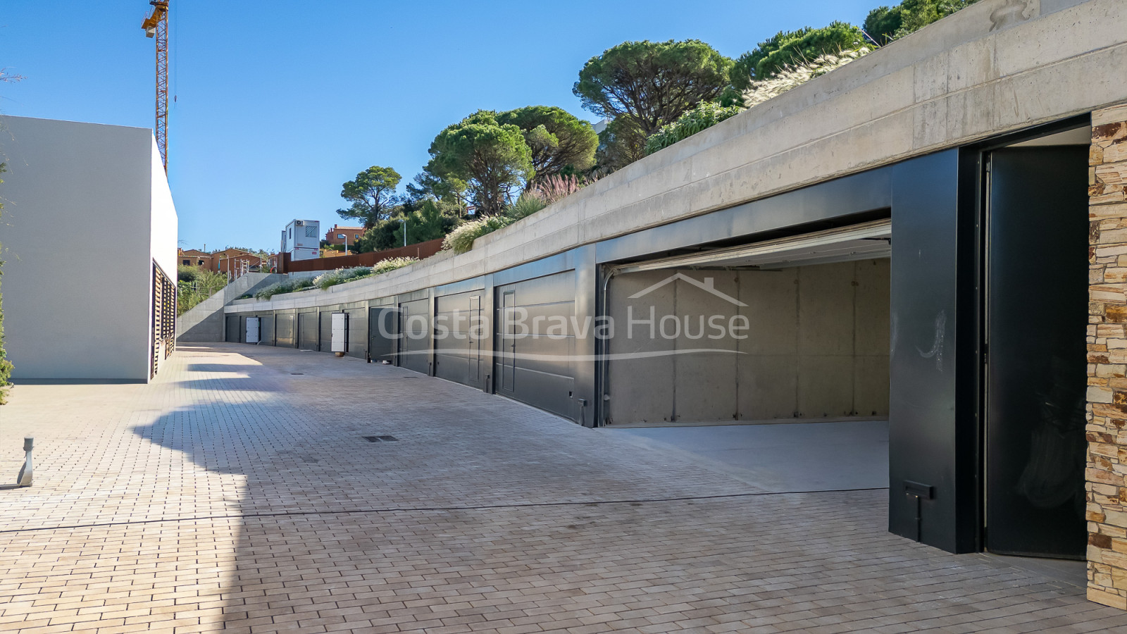 Luxe nieuwbouwhuis met tuin en zwembad in Begur