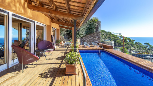 Casa de lujo con vistas al mar y piscina en venta en Aiguablava, Begur