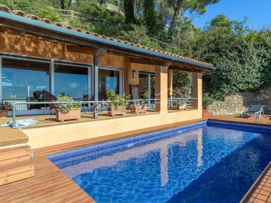 Casa de lujo con vistas al mar y piscina en venta en Aiguablava, Begur