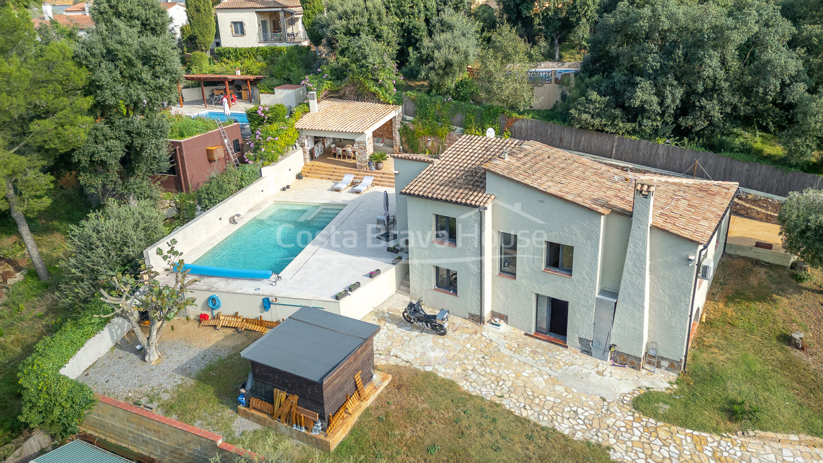 Casa amb piscina climatitzada i jardí a Begur Residencial