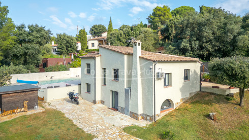 Casa amb piscina climatitzada i jardí a Begur Residencial