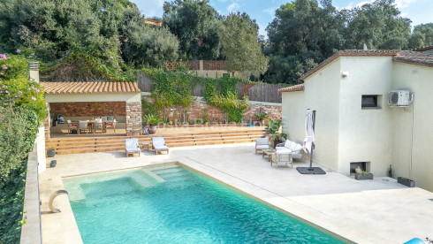 Huis met verwarmd zwembad en tuin in Residencial Begur
